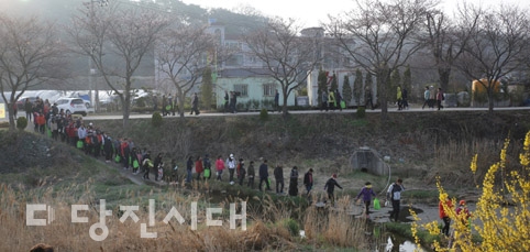 제15회 당진천 벚꽃길 걷기 행사가 지난 13일 당진천 일원에서 열렸다.