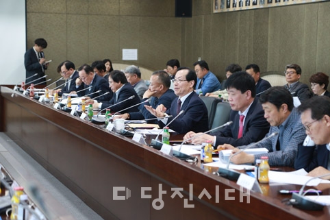 ▲ 충남도계 및 당진땅수호 범시민대책위원회 전체회의가 지난 22일 당진시청 소회의실에서 열렸다.