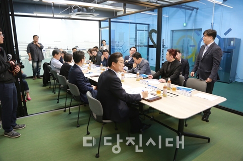 ▲ 지난 23일 당진시청년타운 조성계획에 대한 중간보고회가 청년센터 나래에서 진행됐다.