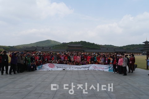 ▲ 당진시노인복지관이 노인일자리 및 사회활동지원사업 참여 노인을 대상으로 문화체험을 지난 19일 다녀왔다.