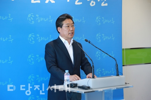 ▲ 김홍장 당진시장이 지난 2일 당진시청 브리핑실에서 기자회견을 열고 현대제철의 환경오염물질 배출에 대해 공식입장을 표명했다.
