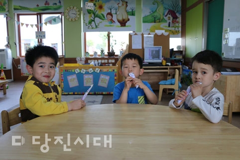 ▲ 신촌초등학교 유치원 원아들