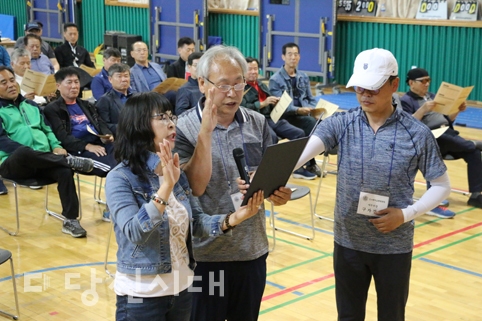 ▲ 호서중학교 총동문회가 제9회 체육대회를 지난 11일 예당관에서 진행했다.
