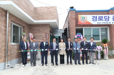 ▲ 지난 18일 송악읍 반촌2리 경로당이 새롭게 건축돼 준공식을 진행했다.