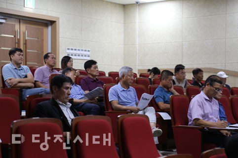 ▲ 지난달 28일 석문국가산업단지 내 체육시설부지 골프장 조성공사 환경영향평가 2차 주민설명회가 석문문화스포츠센터에서 진행됐다.