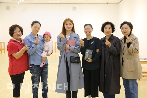 미소연현대도예가회가 제9회 회원전 <꽃이 피다>를 지난 7일부터 10일까지 개최했다