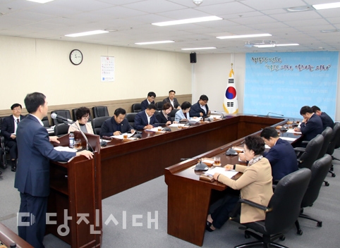 ▲ 당진시의회가 시의원들과 의회사무국 직원들을 대상으로 공직선거법 교육을 실시했다.