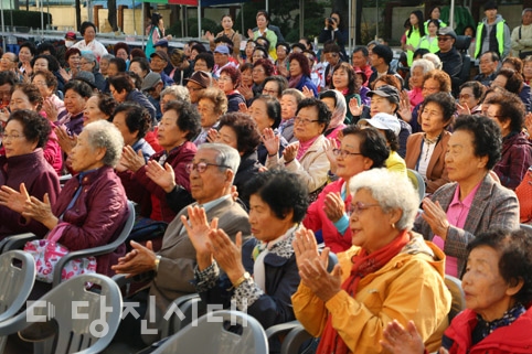 ▲ 당진북부사회복지관이 제1회 사람을 잇는 지역공감축제를 지난 5일 구 군청사 일원에서 개최했다.