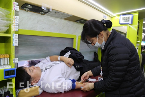 ▲ 당진소방서가 의용소방대원과 의무소방원과 함께 지난 10일 헌혈했다.