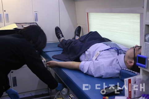 ▲ 당진종합병원이 지난 19일 직원 단체 헌혈 행사를 진행했다.