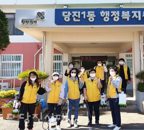 ▲ 사단법인 반딧불나눔복지재단이 지난 20일 코로나19 방역 활동을 진행했다.