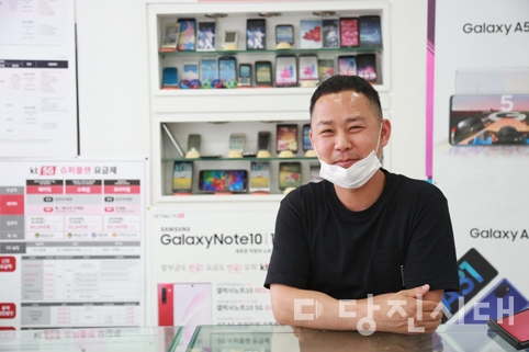 ▲ 이운주 대표와 월드통신 내부