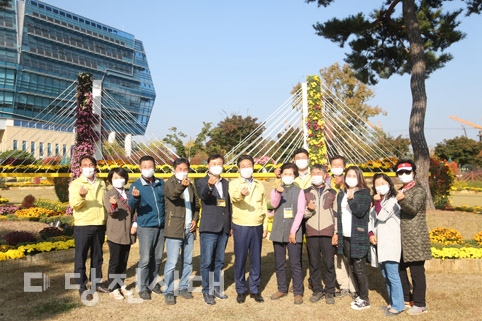 다음 달 1일까지 국화전시회 열려