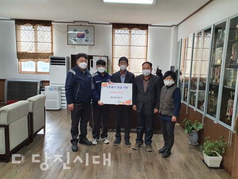 ▲ (왼쪽부터) 케이제이엠(주) 김주호 부장, 박석원 근로자대표, 문현춘 송산면장, 남상경 부면장