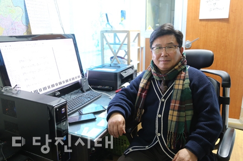 ▲ 노래 를 작사, 작곡하고 노래한 조환 씨