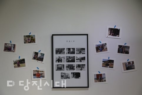 ▲ 면천읍성안 그 미술관에서 ‘제2의 인생사진, 추억사진 선물’ 사진전이 이뤄지고 있다.