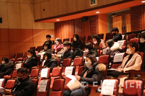 ▲ 당진문화재단이 시각예술, 생활문화, 문학 분야 예술인과의 간담회를 지난 1일부터 2일까지 당진문화예술학교, 당진문예의전당에서 실시했다.