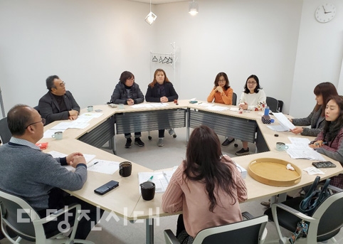 ▲ 당진행복교육지구 사업에 참여하고 있는 마을단체(위)와 교사들(아래)과의 모임 모습