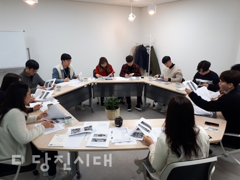 ▲ 당진행복교육지구 사업에 참여하고 있는 마을단체(위)와 교사들(아래)과의 모임 모습