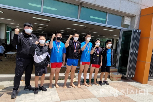 ▲ 당진중 씨름부 선수들