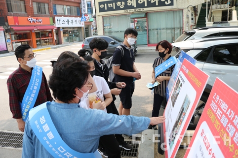 ▲ 당진시 아동여성안전지역연대와 당진시 폭력예방상담소가 성매매·디지털 성범죄 근절 캠페인을 지난달 28일 개최했다.