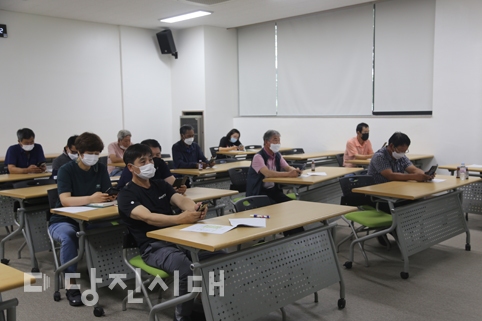 ▲ 지난 6일 전국한우협회 당진시지부 회원을 대상으로 어플 시연회가 진행됐다.