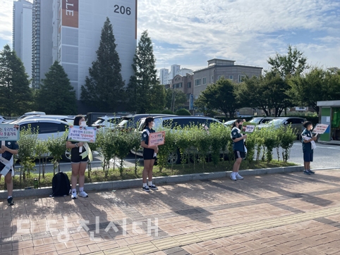 ▲ 원당초등학교가 지역사회와 함께 학생 안전 캠페인을 진행했다.