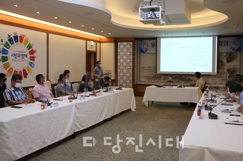 ▲ 석문과 송산 산업폐기물처리장에 대한 당진시공론화위원회 6차 회의가 지난 12일 당진시청 해나루홀에서 열렸다.