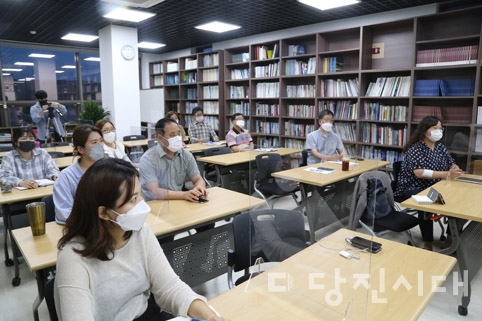 ▲ 당진시대 신문사가 코로나19 시대에서 지역신문의 경영 전략을 고민하고자 지난 23일 사별 연수를 진행했다.