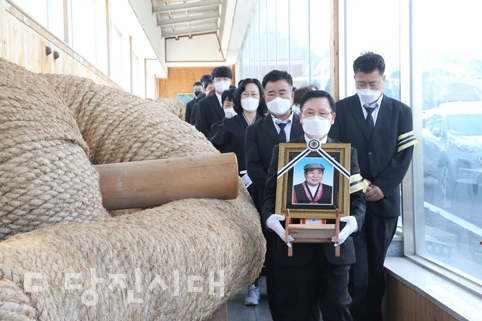 지난 8일 故 김영수 선생의 마지막 가는 길을 기리며 기지시줄다리기박물관에서 추모식이 진행됐다.