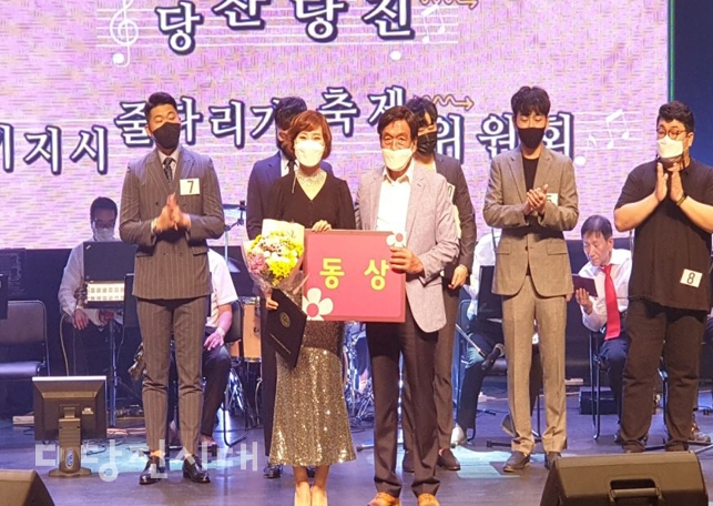 ▲ 이유진 단원이 기지시줄다리기 전국가요제에서 동상을 수상했다.
