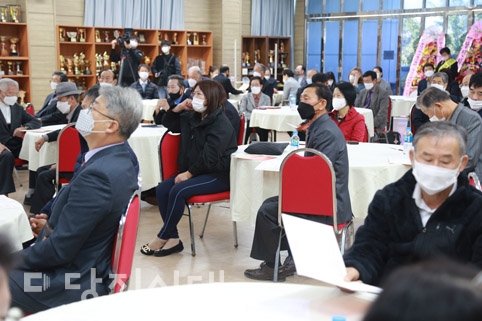 ▲ 당진시바른인권위원회 발대식 및 위원장 취임식이 지난 18일 진행됐다.