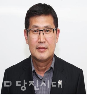 ▲ 신현배 의회사무국장