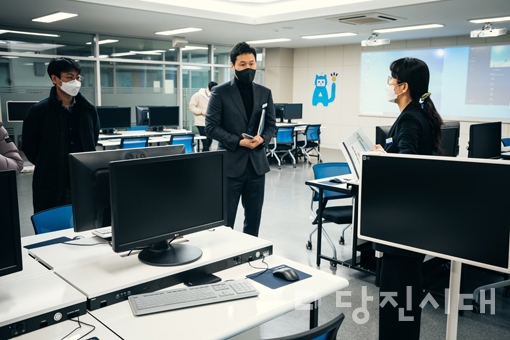 ▲ 당진교육지원청이 4차 산업혁명교육을 위한 전문교육센터를 구축하기 위해 타 지역의 우수한 교육 시설을 시찰했다.