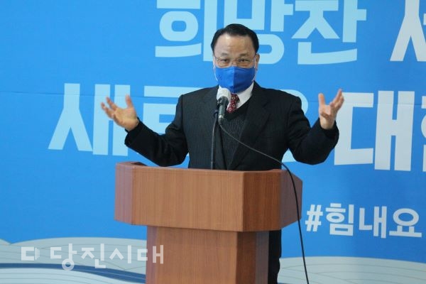 ▲ 인사말을 전하고 있는 신극정 국민사회화합특보단 상임단장