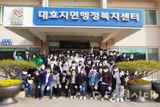 ▲ 지난 5일 2022년 환경 인식증진 프로젝트 ‘I(아이) 主do(주도), 에코빌리지’ 환경지킴이단 발대식 및 환경정화 활동이 진행됐다.