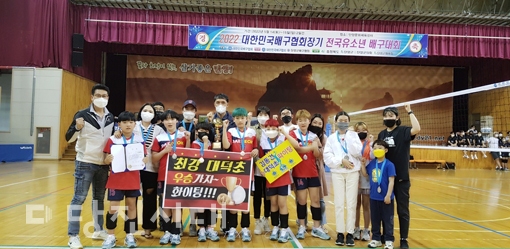 ▲ 대덕초등학교 배구부가 2022 대한민국배구협회장기 전국유소년배구대회에서 준우승을 거두었다.