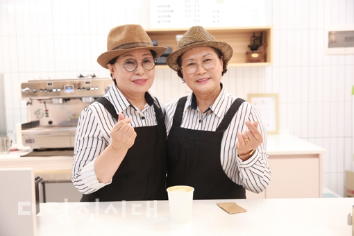 ▲ (왼쪽부터) 이영숙·박선자 바리스타