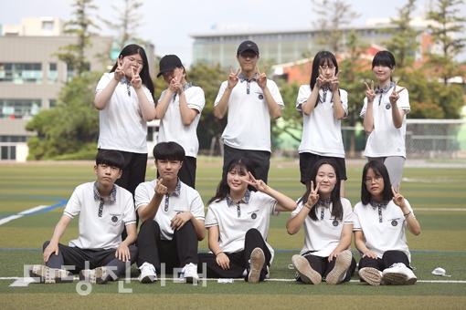 ▲ 호서고등학교 영화창작동아리 '흰 바람벽'의 부원들