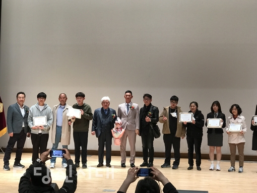 ▲ 한국산업재해장애인협회 충남협의회가 장학금 기탁식 및 전달식을 지난 21일 당진시청 당진홀에서 개최했다.