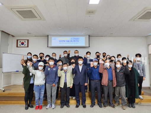 ▲ 당진시농업기술센터가 지난달 28일 센터 소강의실에서 열린 종강식을 끝으로 하반기 신규농업인 기초 영농기술 교육과정을 마무리했다.