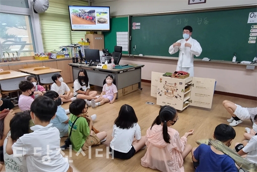 ▲ 기지시줄다리기보존회가 진행한 ‘유네스코 인류무형문화유산 줄다리기 체험교육’이 문화재청으로부터 2022년 문화재 교육 프로그램으로 인증받았다.