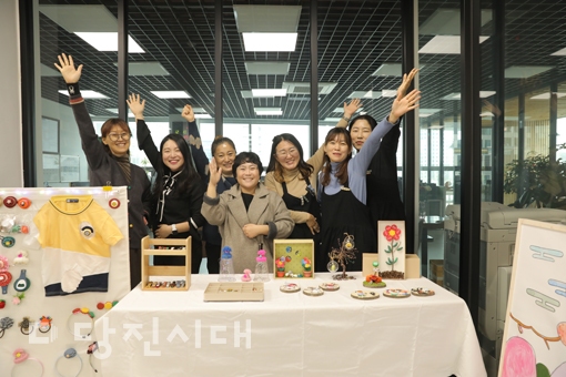 ▲ 2022년 라인아트 전시회가 지난 10일 당진시대 신문사와 당진방송미디어협동조합 사무실에서 열렸다.