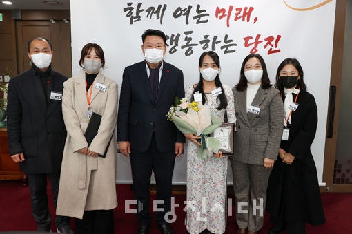 ▲ 당진시다문화가족지원센터가 제13회 백일장 수기공모를 진행한 가운데 베트남에서 온 한아라 씨를 대상으로 선정하고 지난 14일 상장을 수여했다.