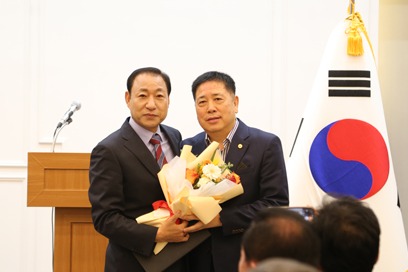 당진시골프협회장 이·취임식이 지난 23일 컨벤션 설악에서 개최됐으며 차성환 회장(왼쪽)이 취임했다.