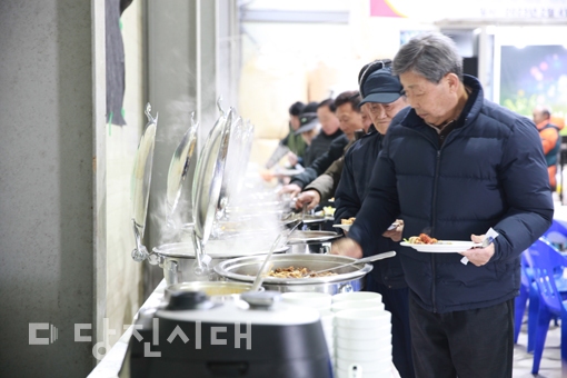 ▲ 한영영농조합법인이 고대면 성산3리에서 마을화합잔치를 열었다.