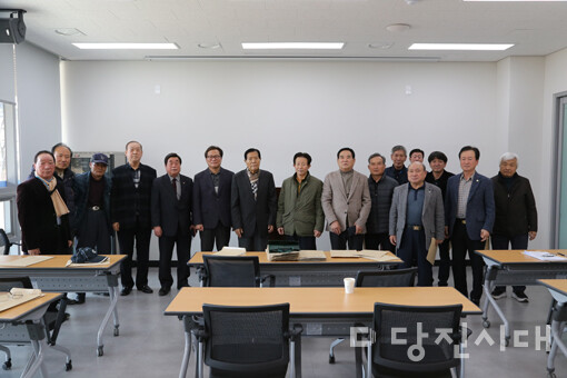 지난 10일 시민연합회가 당진시보훈회관에서 故 박정희 대통령 동상 건립 사업 경보고를 진행하고, 기존 동상 건립 추진위원회에 투명한 자료 공개를 촉구했다.