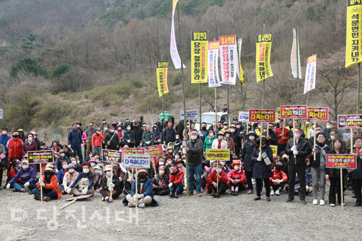 석문면 주민 400여 명이 지난달 28일 금산군에 위치한 램테크놀러지 공장 앞에서 집회를 개최했다.