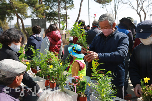 지난 27일 순성면 본2리에서 순성면 기초생활거점 조성사업의 일환으로 원예치료 프로그램이 진행됐다.