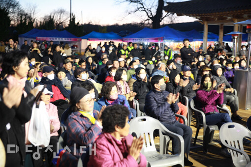 봄과 함께 제20회 면천 진달래 민속축제가 지난 8일부터 9일까지 이틀에 걸쳐 열렸다.